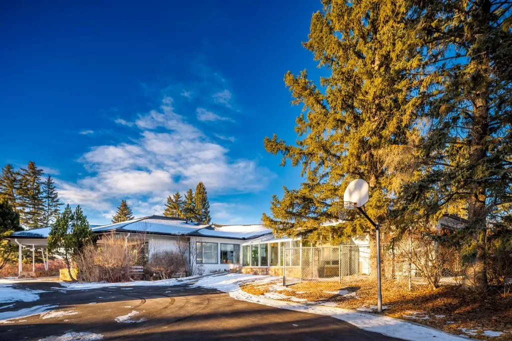187 Slopeview Drive SW Calgary AB T3H 4G6