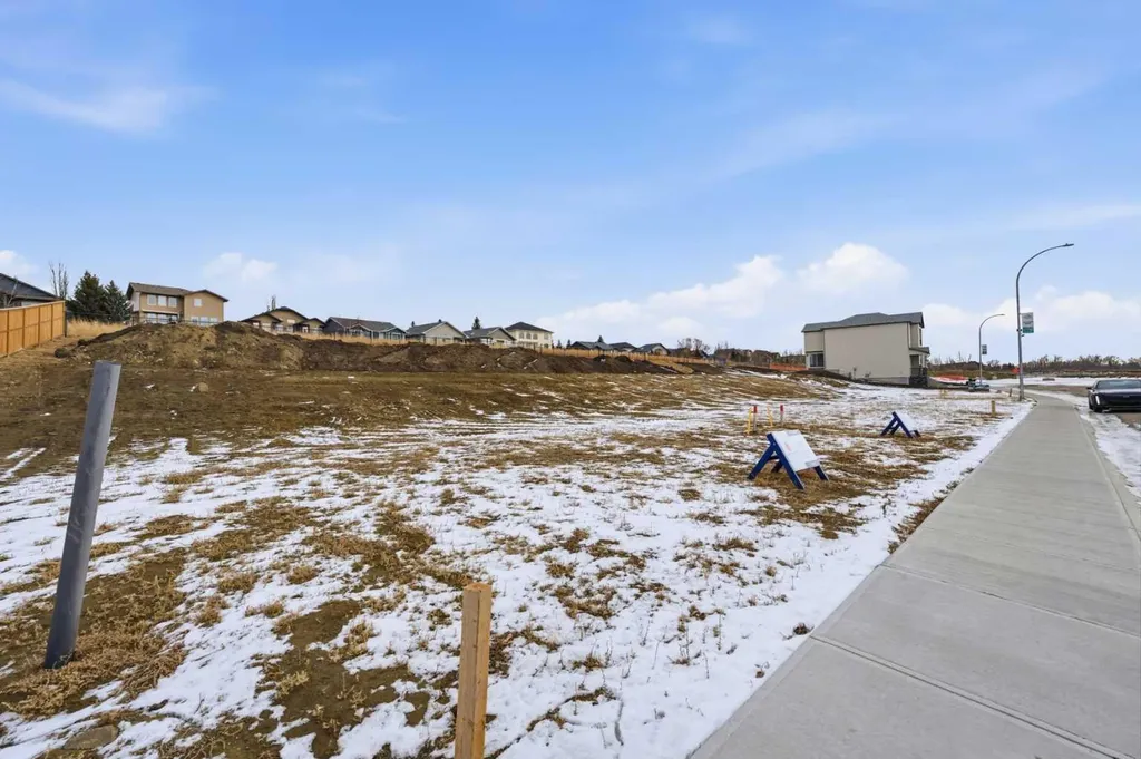 400 Lakewood Drive Strathmore AB T0J 1Y0