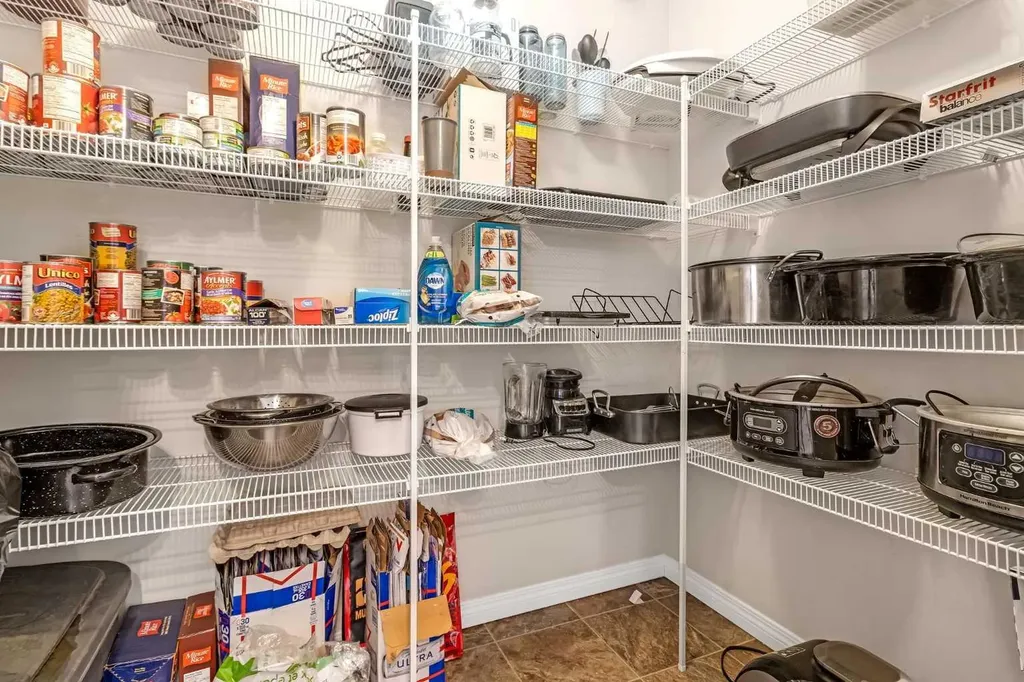 1010 Railway Street Crossfield AB T0M 0S0