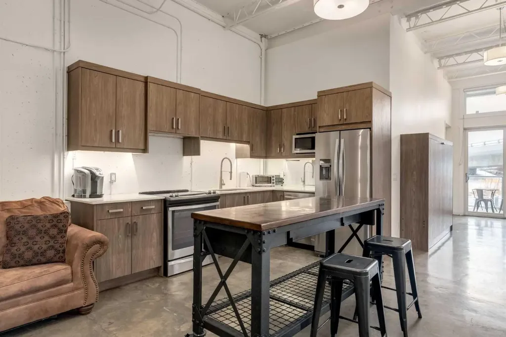 648 Mcdougall Road NE Calgary AB T2E4Z7