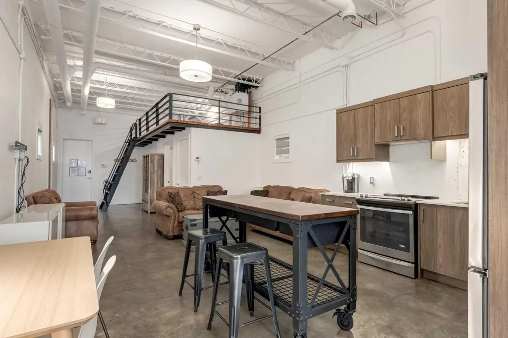648 Mcdougall Road NE Calgary AB T2E4Z7