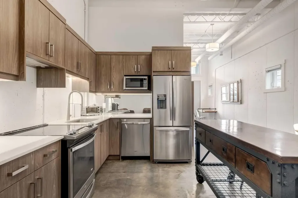 648 Mcdougall Road NE Calgary AB T2E4Z7