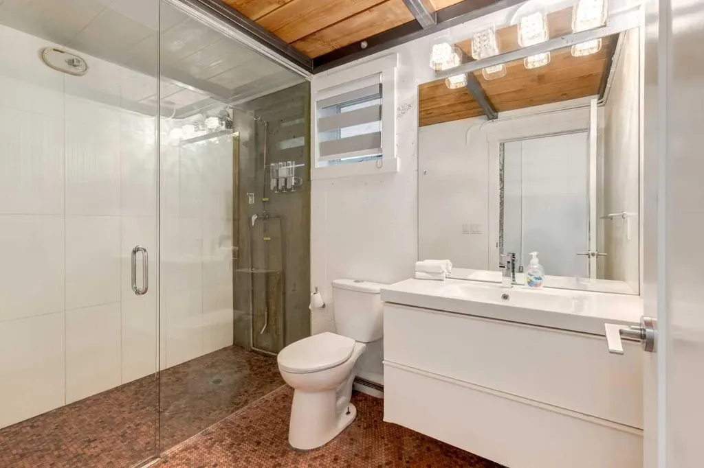 648 Mcdougall Road NE Calgary AB T2E4Z7
