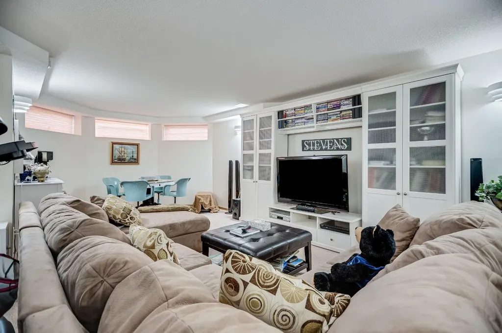 607 9 Street SE High River AB T1V 1L1