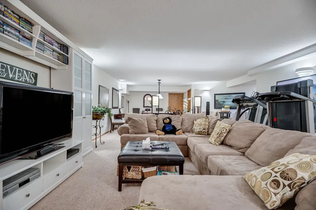 607 9 Street SE High River AB T1V 1L1