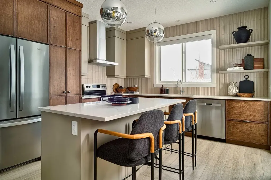 906 Chinook Winds Meadow SW Airdrie AB T4B 5P7
