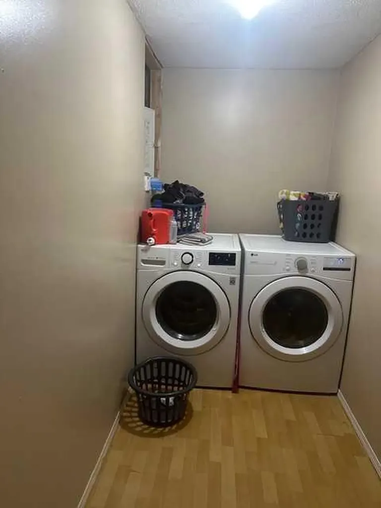 7106 South Glen Avenue Edson AB T7E 1M9