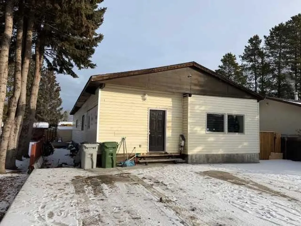 7106 South Glen Avenue Edson AB T7E 1M9