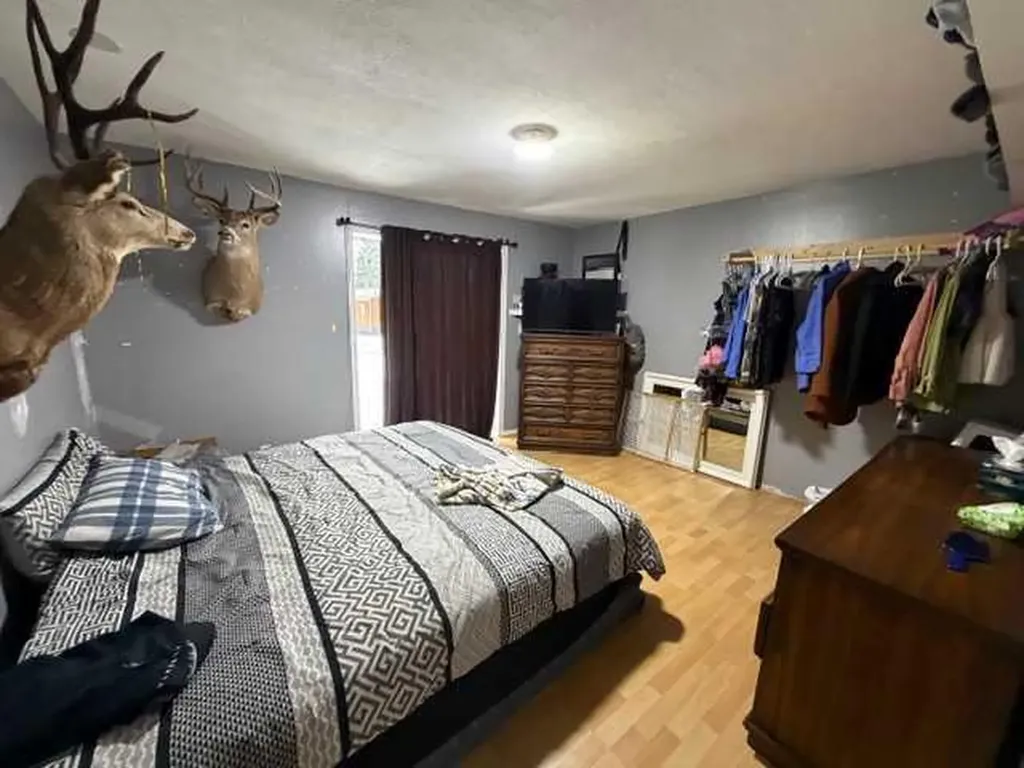 7106 South Glen Avenue Edson AB T7E 1M9