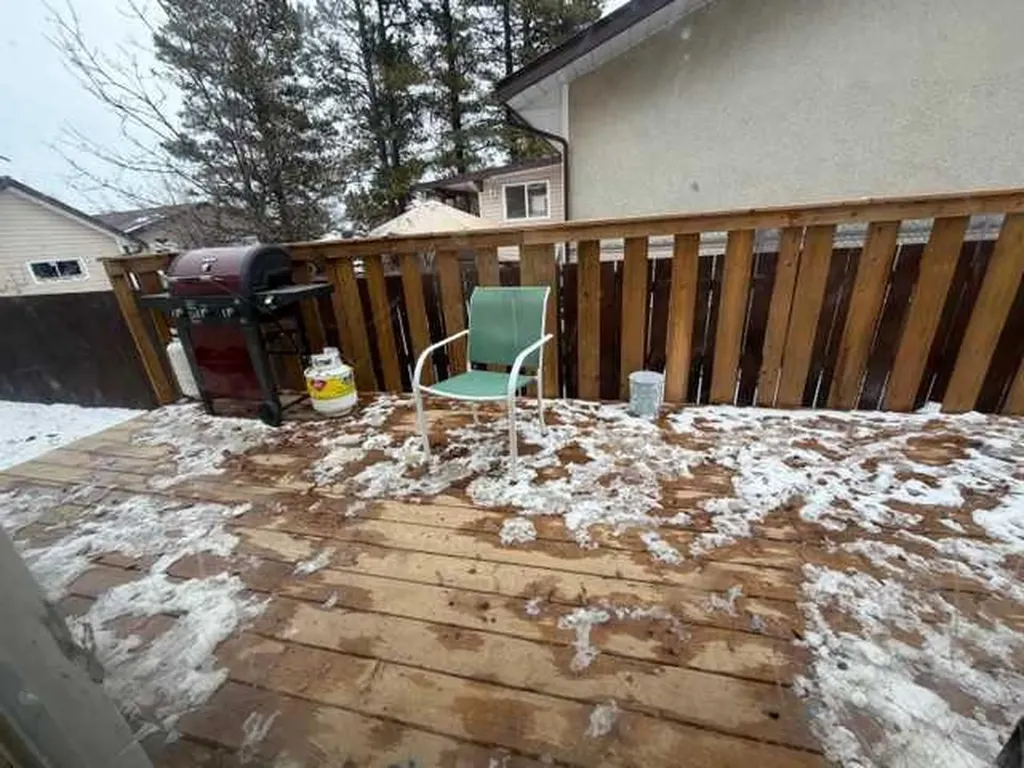 7106 South Glen Avenue Edson AB T7E 1M9