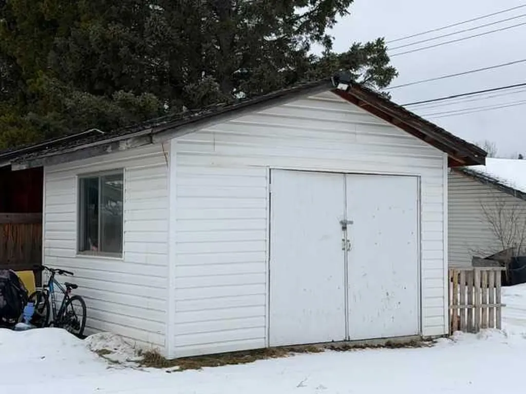 7106 South Glen Avenue Edson AB T7E 1M9