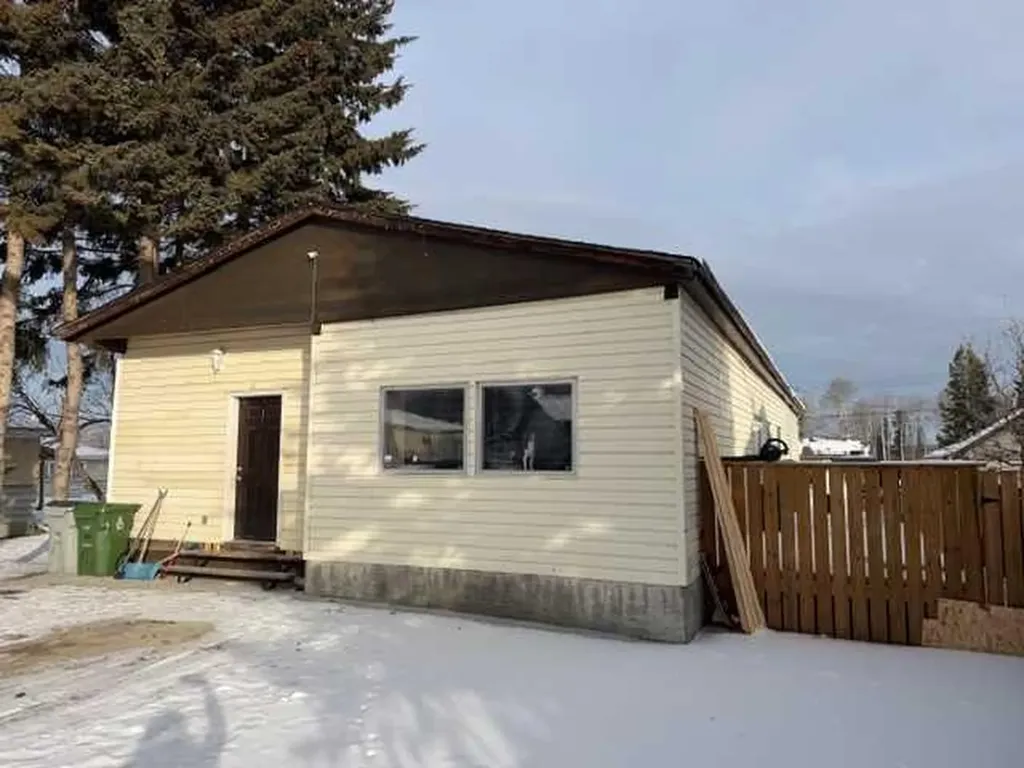 7106 South Glen Avenue Edson AB T7E 1M9