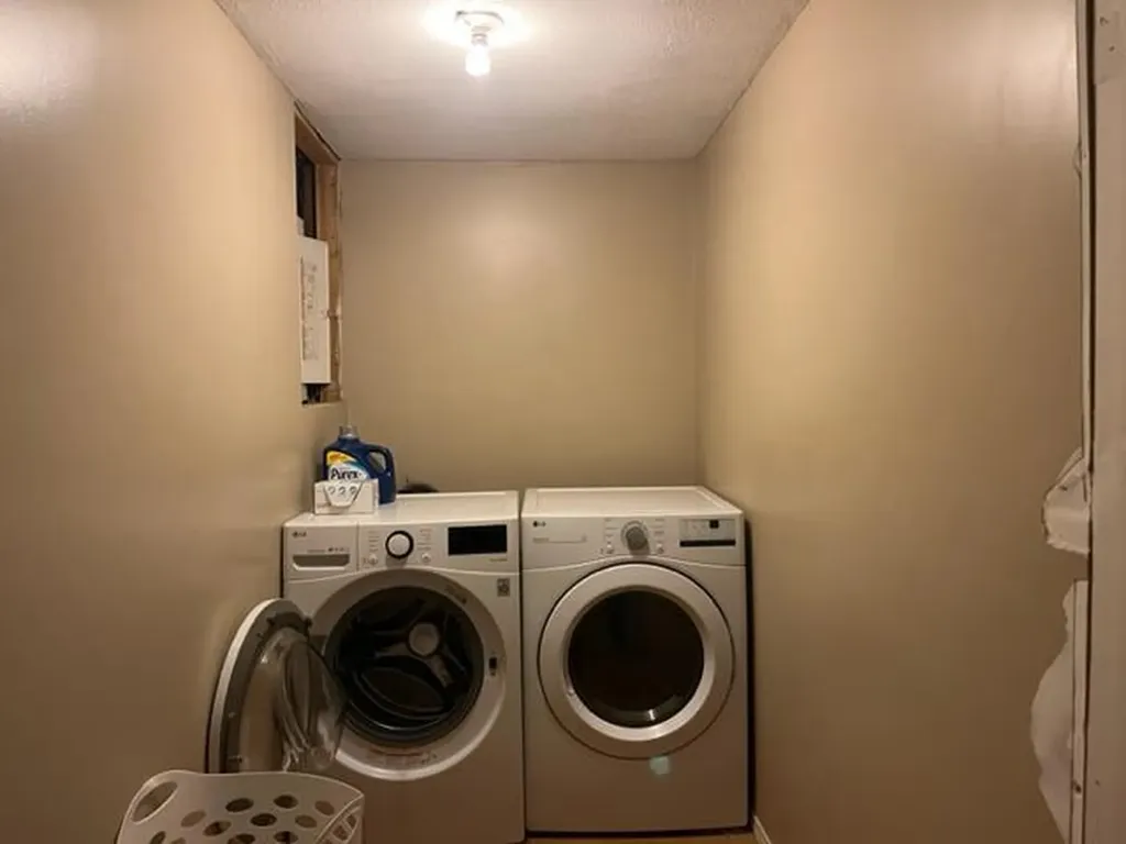 7106 South Glen Avenue Edson AB T7E 1M9