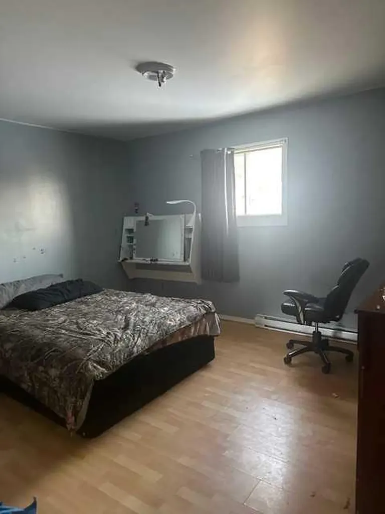 7106 South Glen Avenue Edson AB T7E 1M9