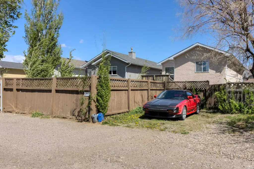 287 Peigan Court W Lethbridge AB T1K 7K6