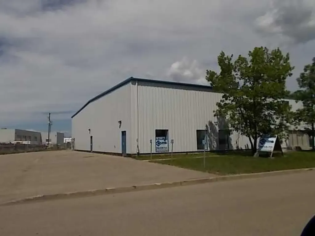 11302 95 Avenue Grande Prairie AB T8V 5M1