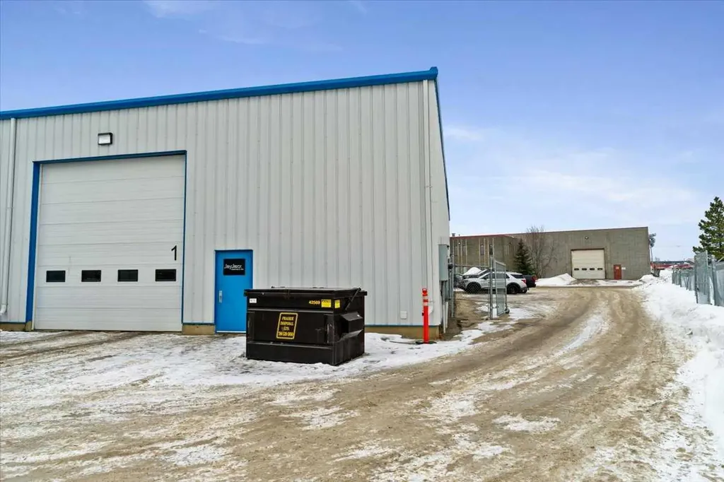 11302 95 Avenue Grande Prairie AB T8V 5M1