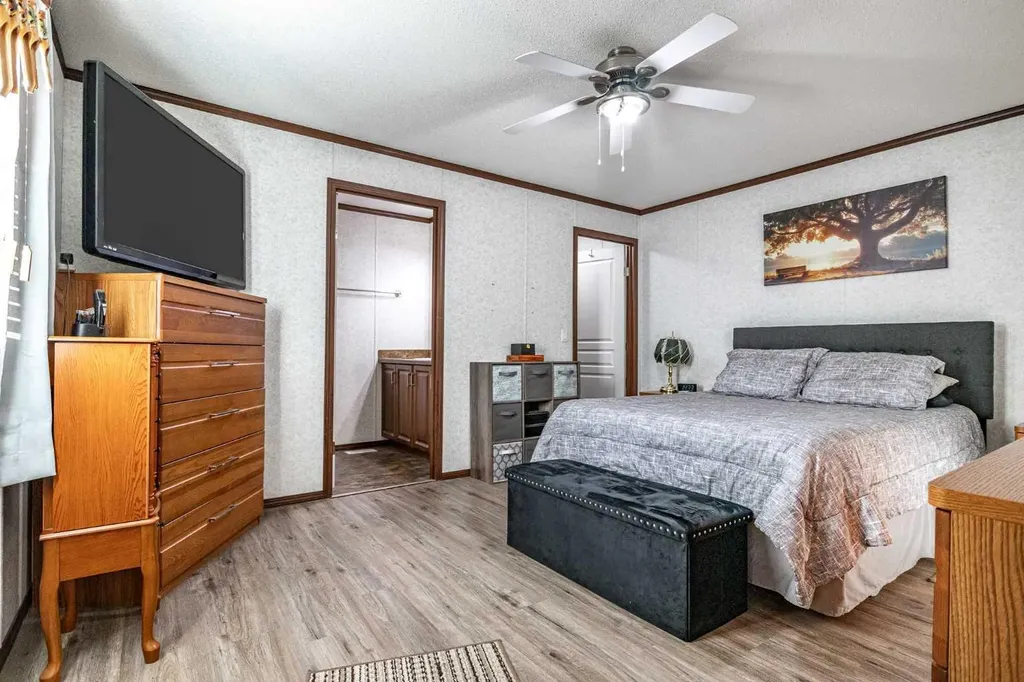 37 Maple Drive Brooks AB T1R 1J2