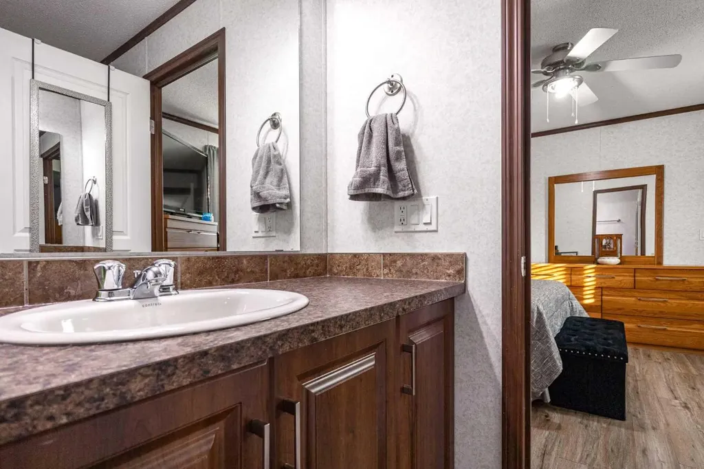 37 Maple Drive Brooks AB T1R 1J2