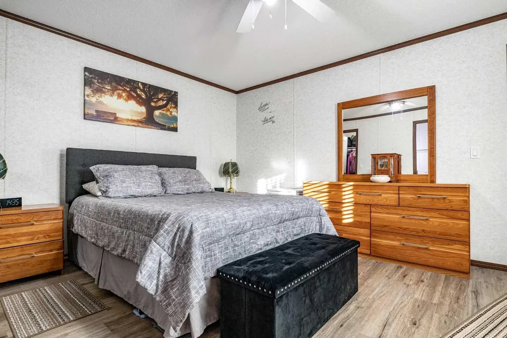 37 Maple Drive Brooks AB T1R 1J2