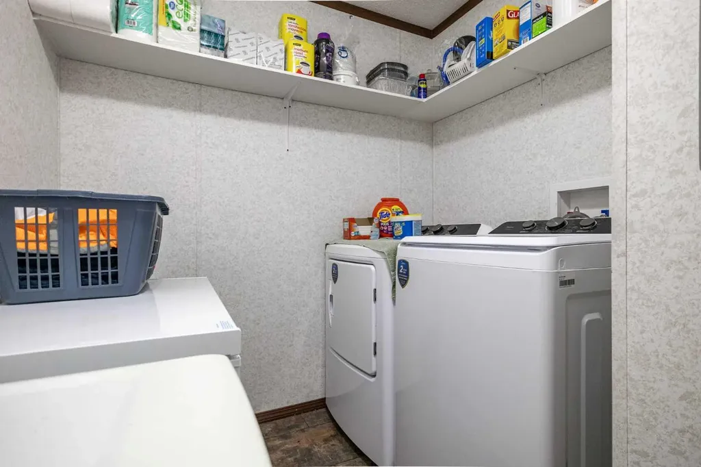 37 Maple Drive Brooks AB T1R 1J2