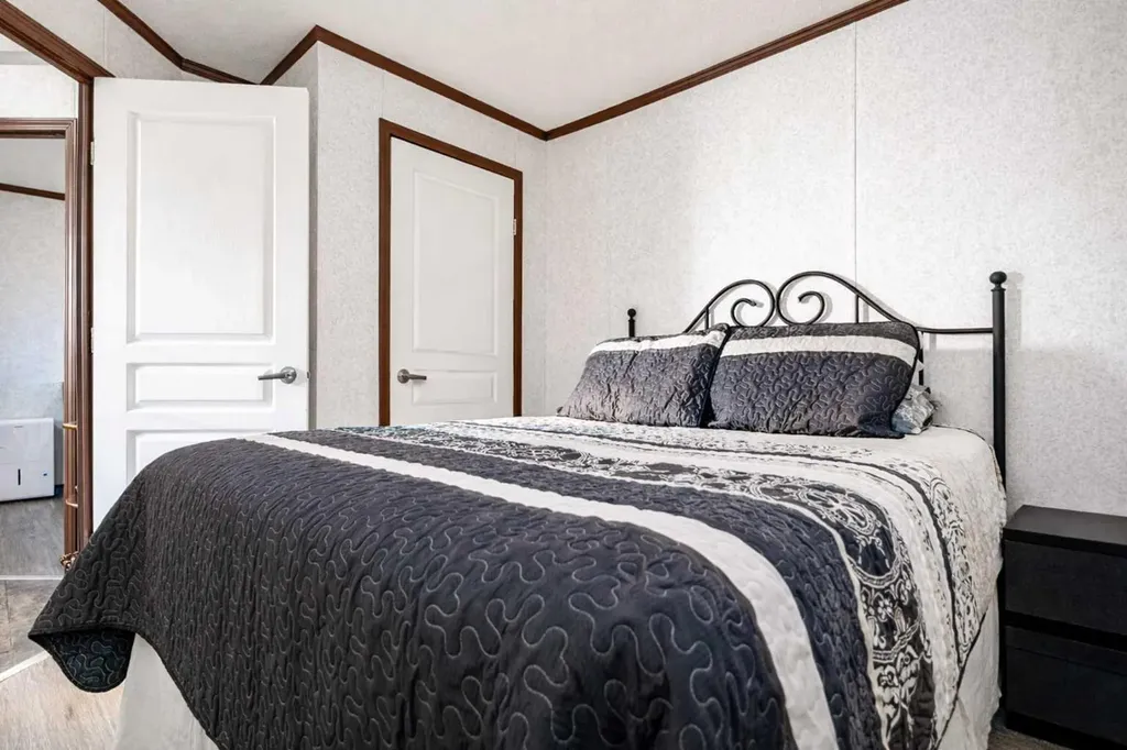 37 Maple Drive Brooks AB T1R 1J2