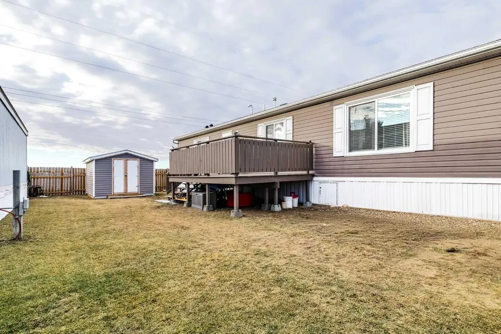 37 Maple Drive Brooks AB T1R 1J2