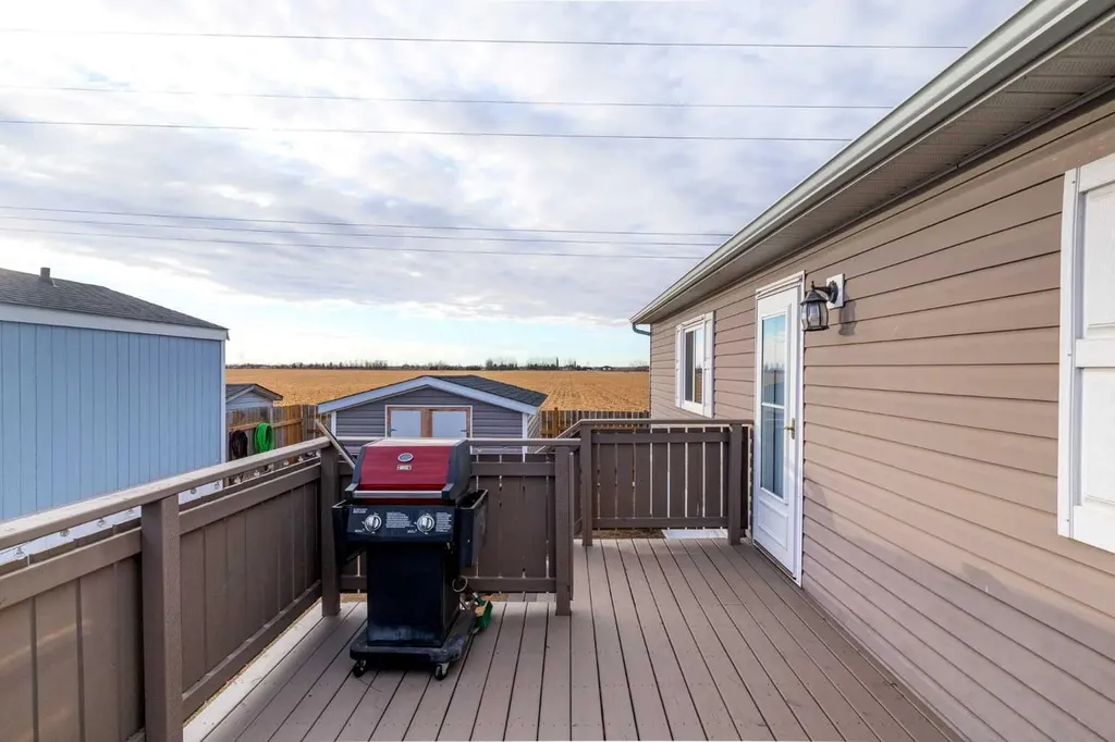 37 Maple Drive Brooks AB T1R 1J2