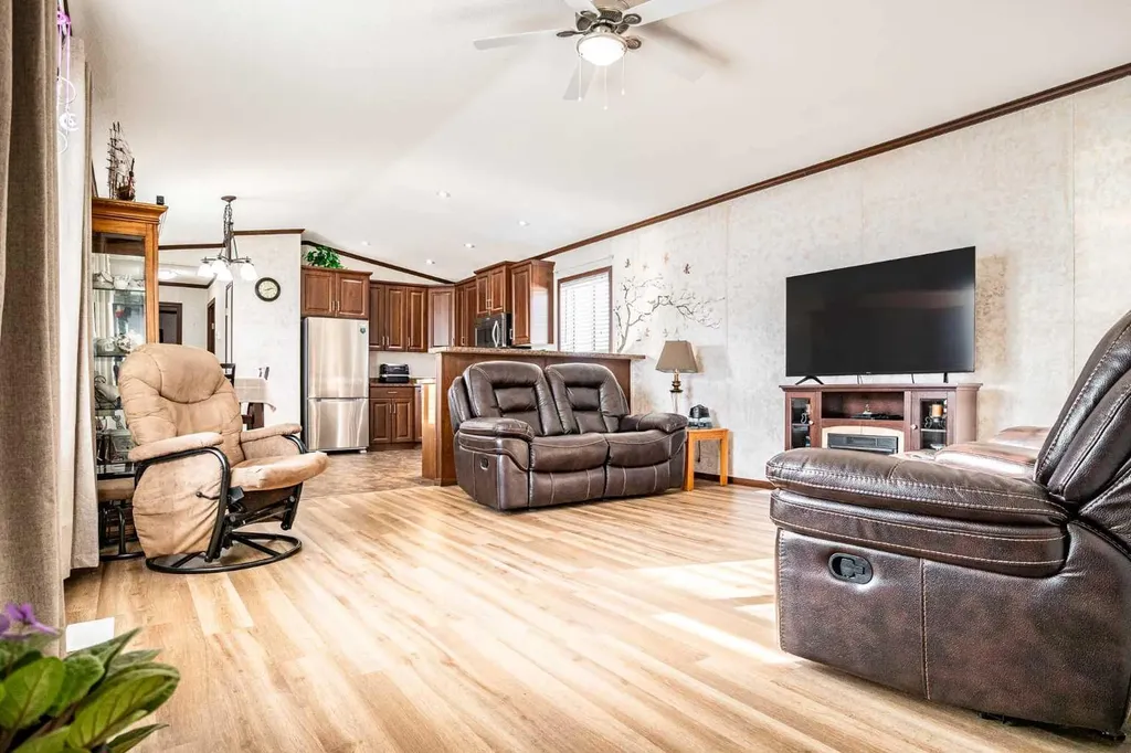 37 Maple Drive Brooks AB T1R 1J2