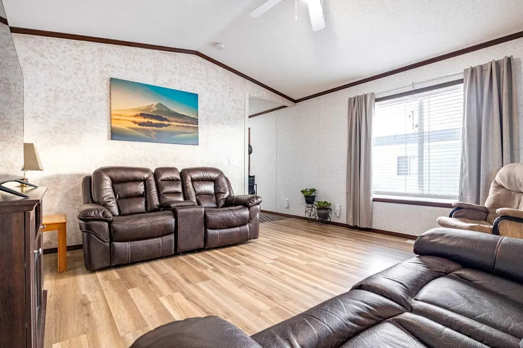 37 Maple Drive Brooks AB T1R 1J2