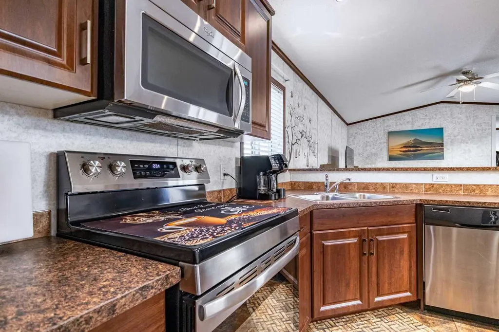 37 Maple Drive Brooks AB T1R 1J2