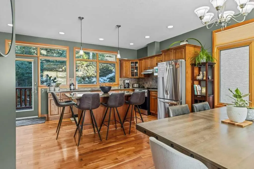 137 Wapiti Close Canmore AB T1W3B2