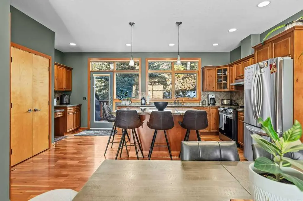 137 Wapiti Close Canmore AB T1W3B2