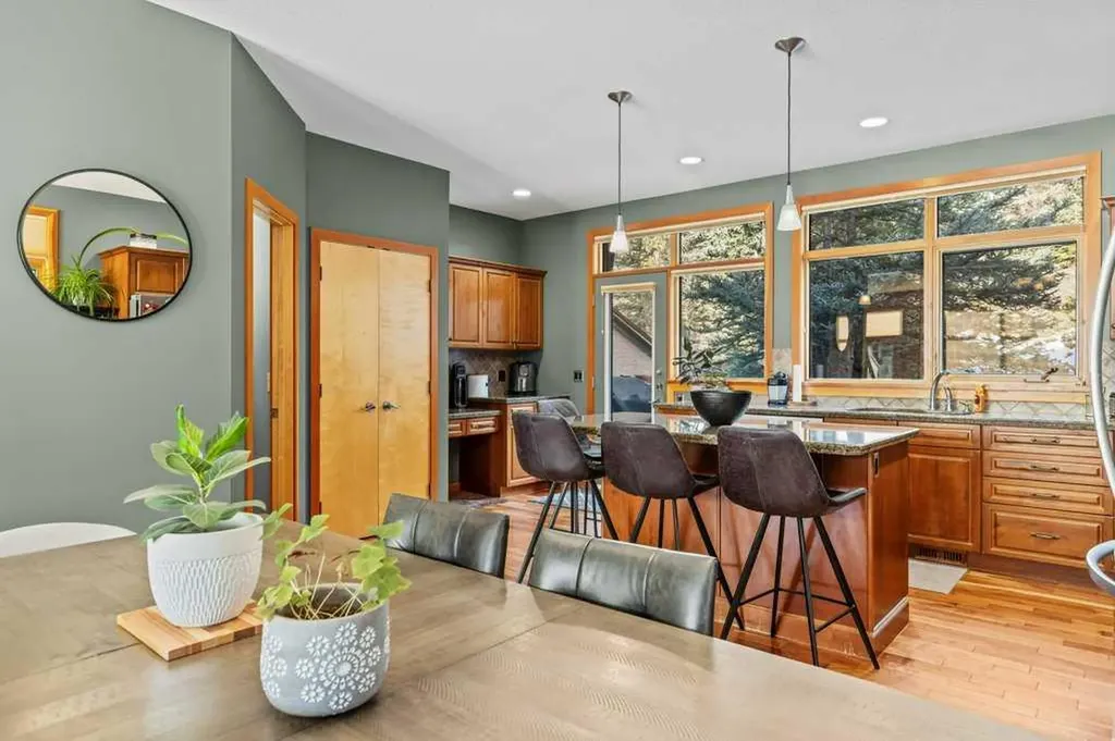 137 Wapiti Close Canmore AB T1W3B2