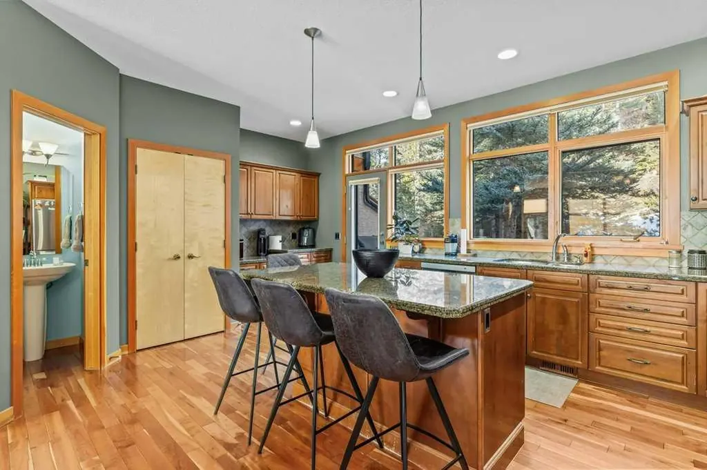 137 Wapiti Close Canmore AB T1W3B2