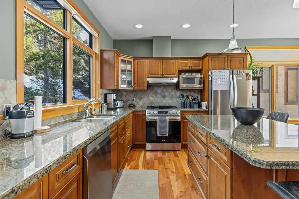 137 Wapiti Close Canmore AB T1W3B2