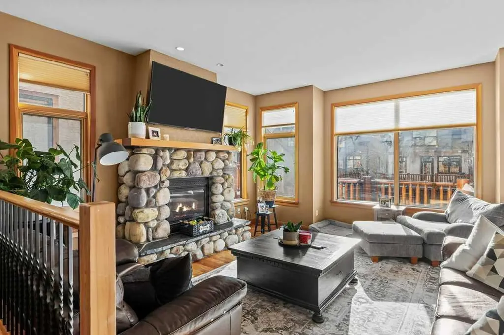 137 Wapiti Close Canmore AB T1W3B2