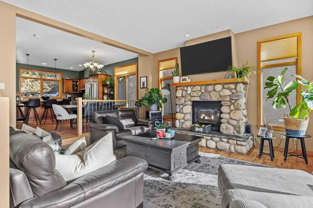 137 Wapiti Close Canmore AB T1W3B2