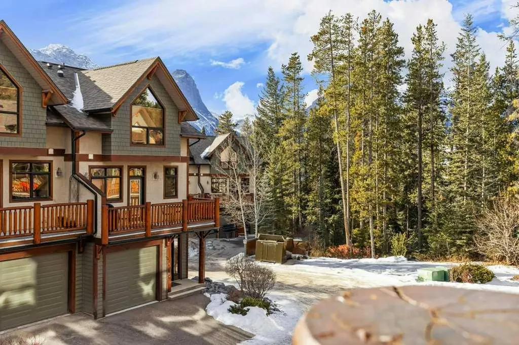 137 Wapiti Close Canmore AB T1W3B2