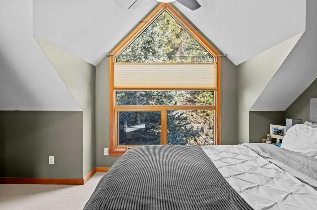 137 Wapiti Close Canmore AB T1W3B2