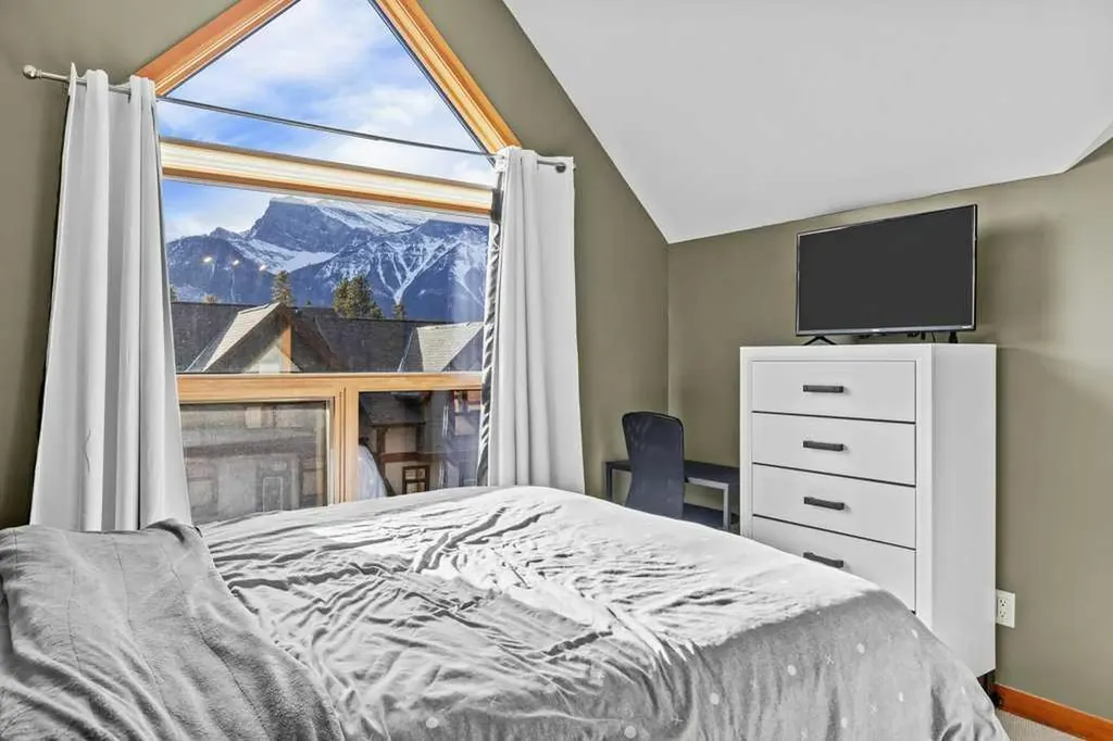 137 Wapiti Close Canmore AB T1W3B2