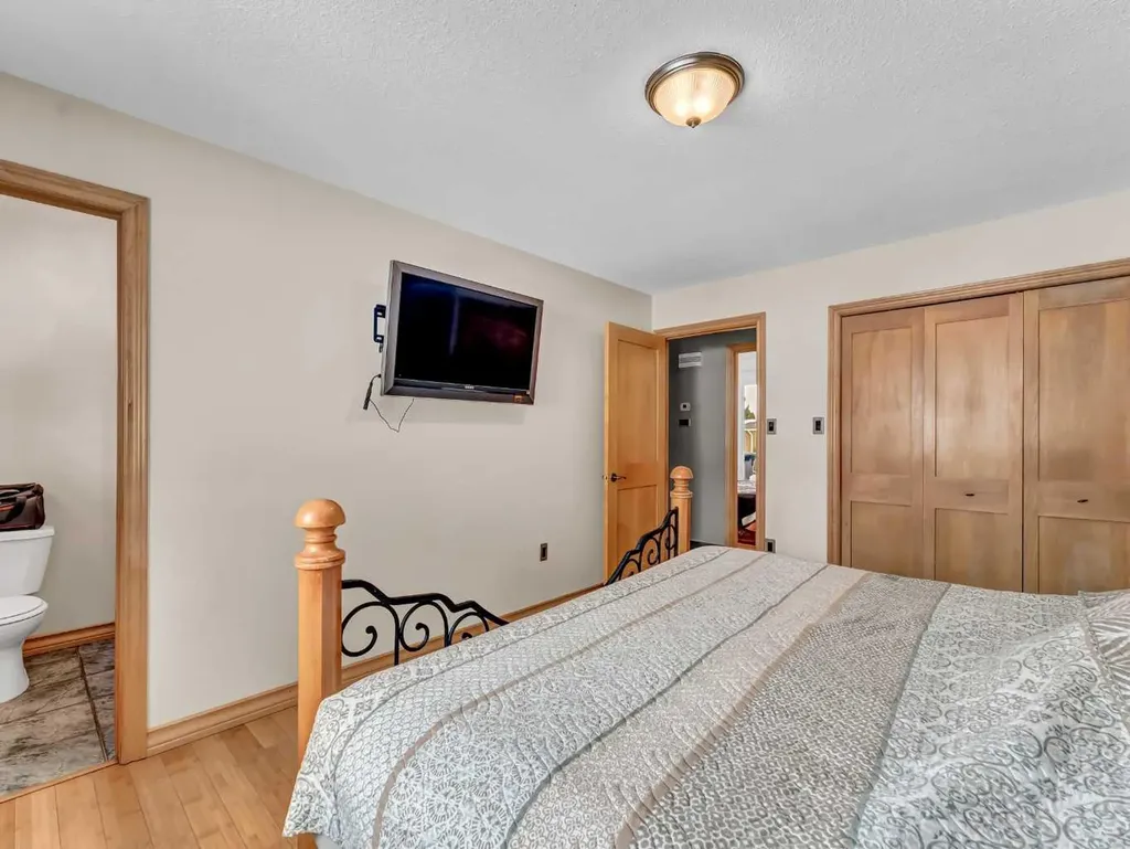 2508 12 Avenue SE Medicine Hat AB T1B 1V6