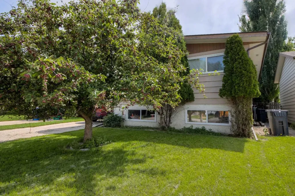 7 Cayuga Place W Lethbridge AB T1K 5J1