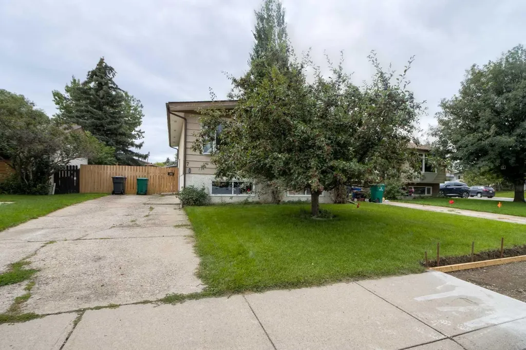 7 Cayuga Place W Lethbridge AB T1K 5J1