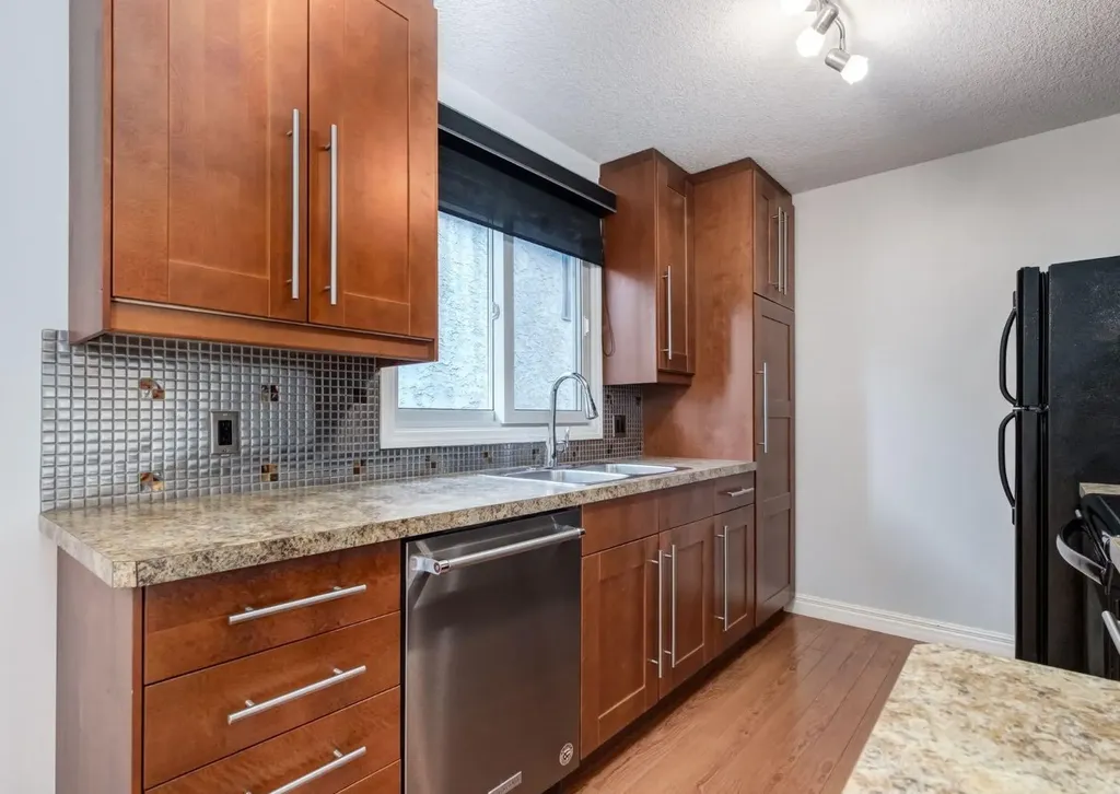 123 13 Avenue NE Calgary AB T2E 1B5