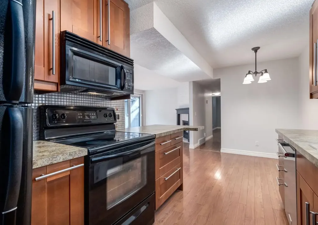 123 13 Avenue NE Calgary AB T2E 1B5