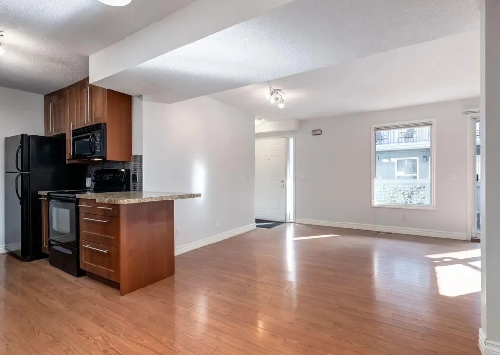 123 13 Avenue NE Calgary AB T2E 1B5