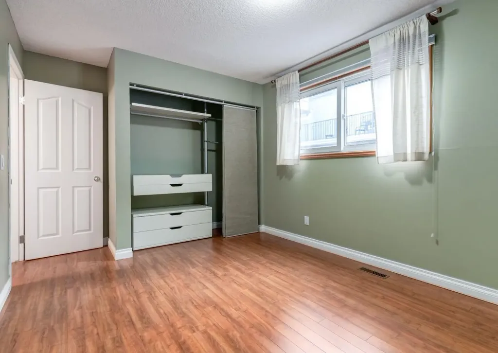 123 13 Avenue NE Calgary AB T2E 1B5