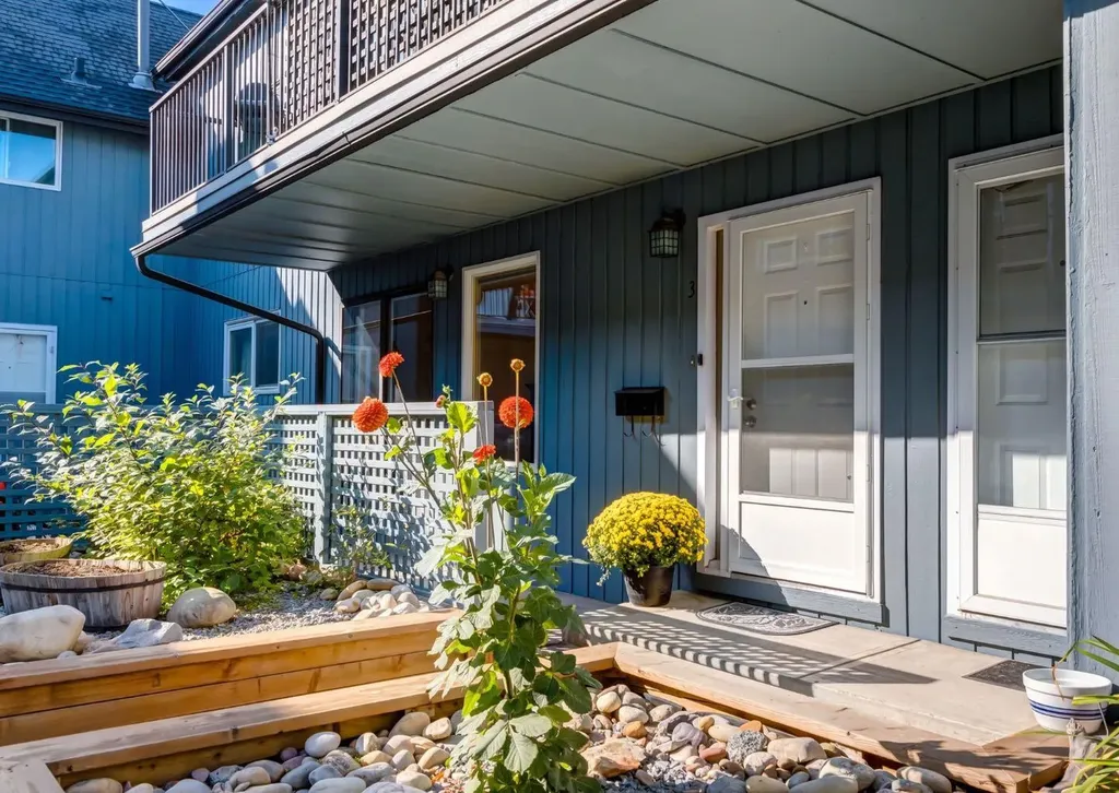 123 13 Avenue NE Calgary AB T2E 1B5