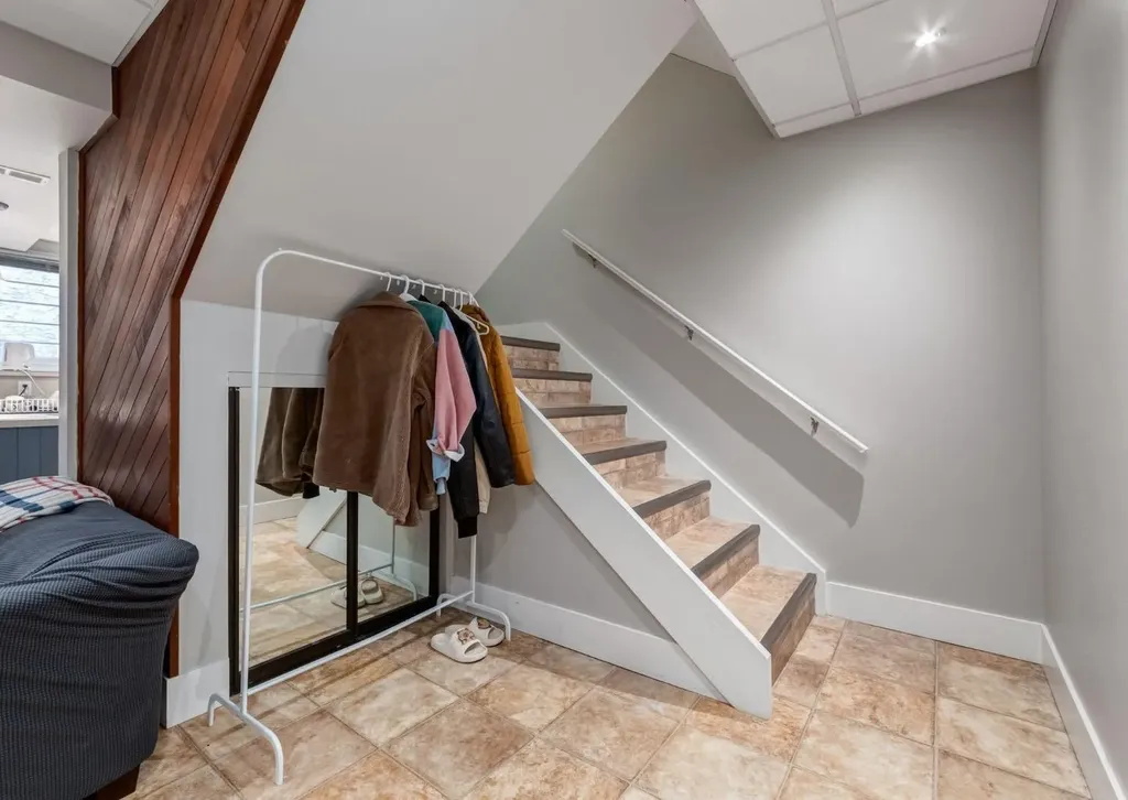 123 13 Avenue NE Calgary AB T2E 1B5